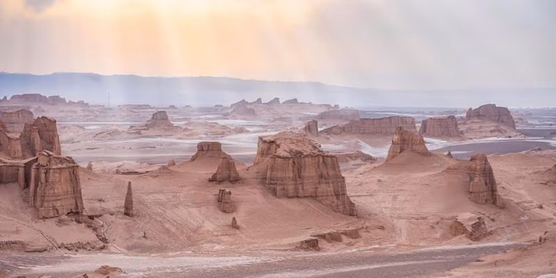 L'Iran tra città e deserti