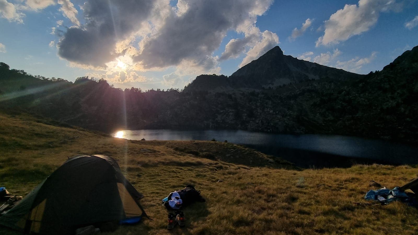 Prima grande ascensione e notte a bordo del lago