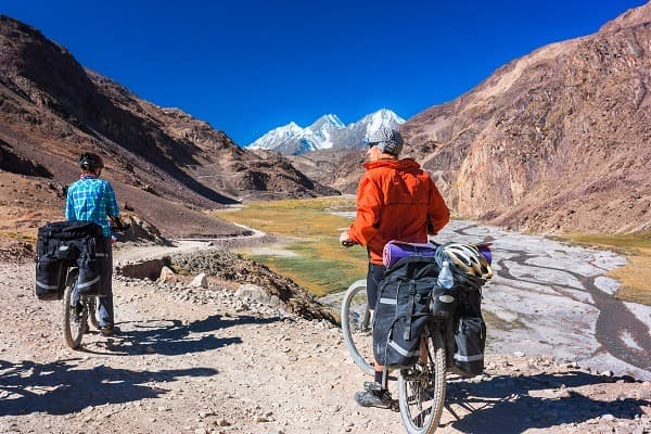 Andare in bicicletta attraverso il Sikkim