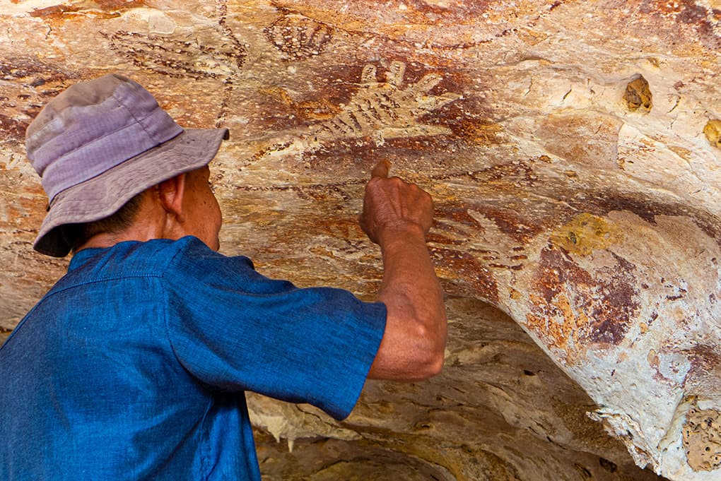 Bornéo : la mémoire des grottes