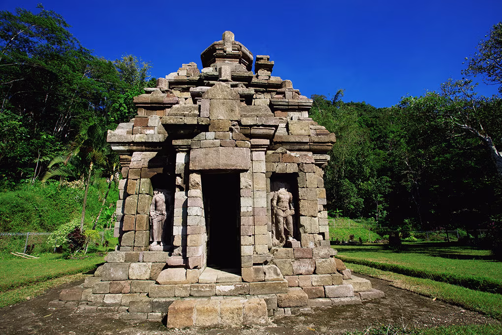 Yogyakarta intima: mezza giornata "Archeologia" (alla ricerca dei templi perduti)