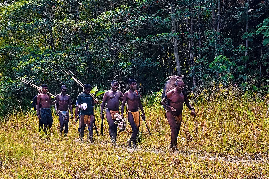 Papuasia: nel cuore delle tribù Wenami, Keuw e Burate