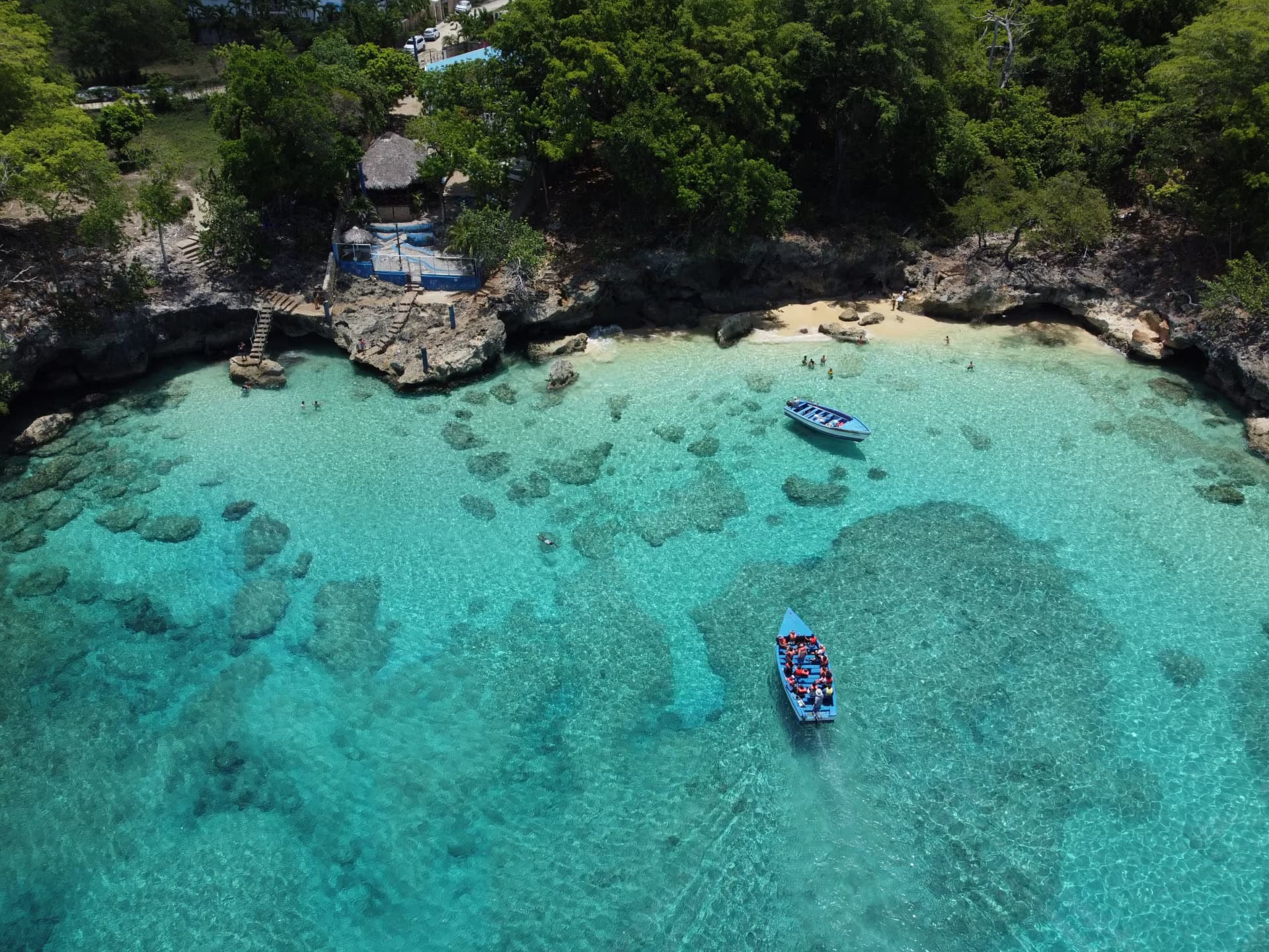 Tra eredità coloniale e spiagge selvagge della costa nord